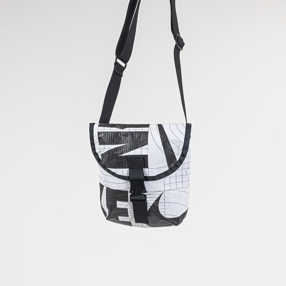 Nike Reusable Buckle Shoulder Bag